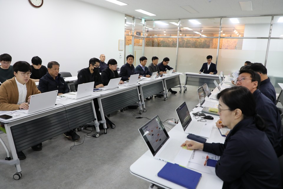 서울에너지공사는 17일 겨울철 지역난방 공급 안정화를 위해 열 생산시설 점검 회의를 가졌다.